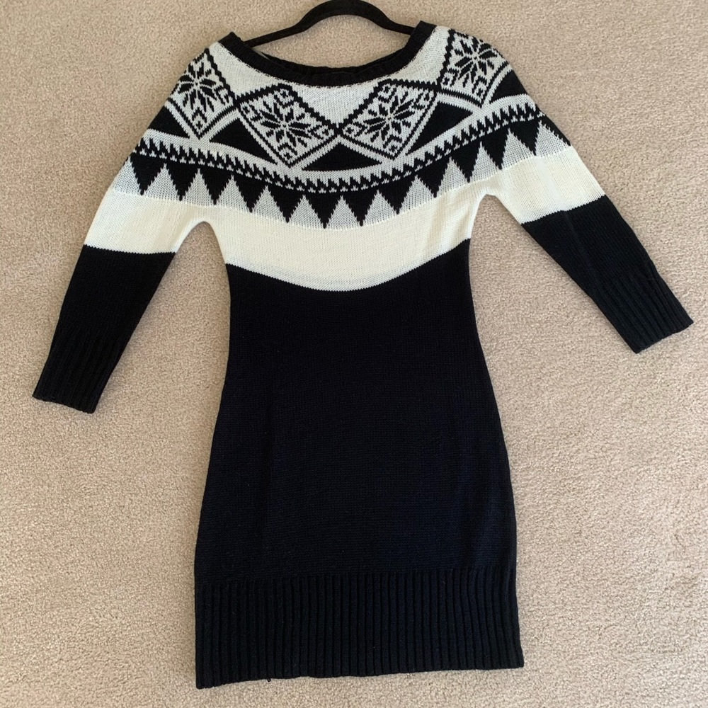 Charlotte Russe B/W Sweater Dress Arctic Pattern - Picture 2 of 10